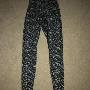 SIZE 6 Lululemon wonder under leggings BRAND NEW!